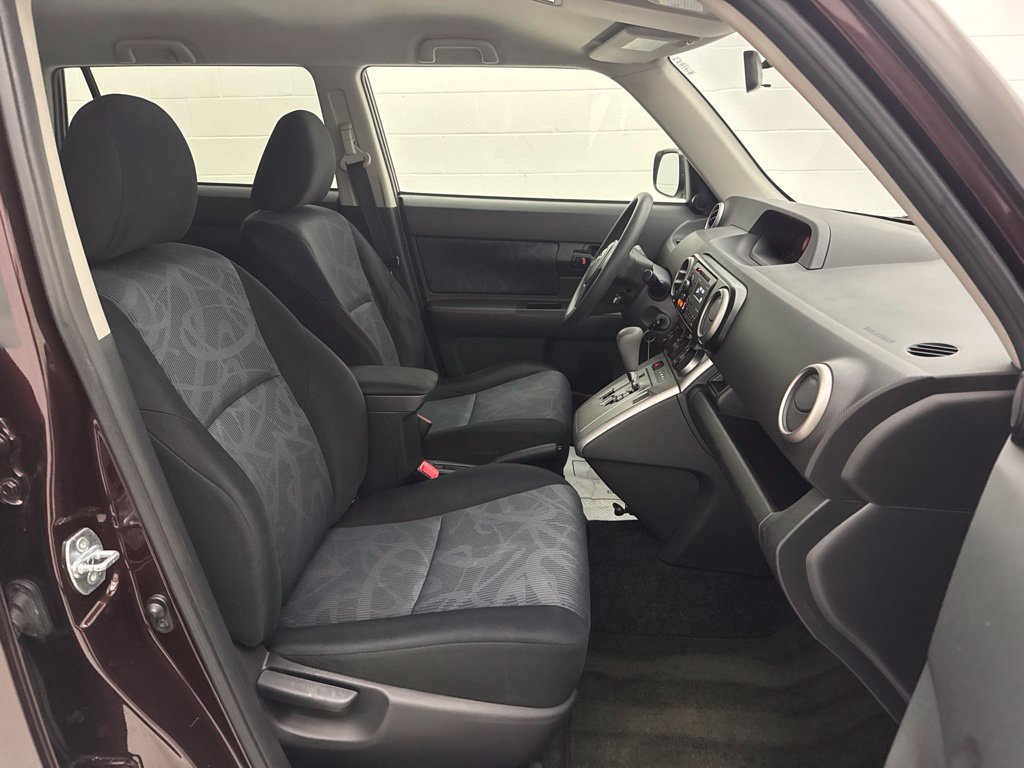 Used 2012 Scion xB FWD image 32