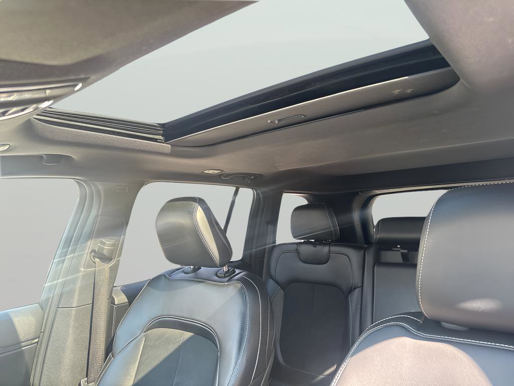 Used 2023 Jeep Grand Cherokee Altitude image 28