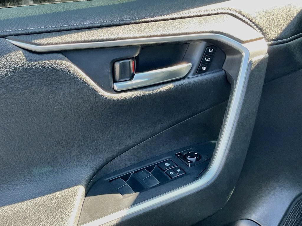 Used 2020 Toyota RAV4 Limited w/ Limited Grade Weather Package AWD/4WD image 18