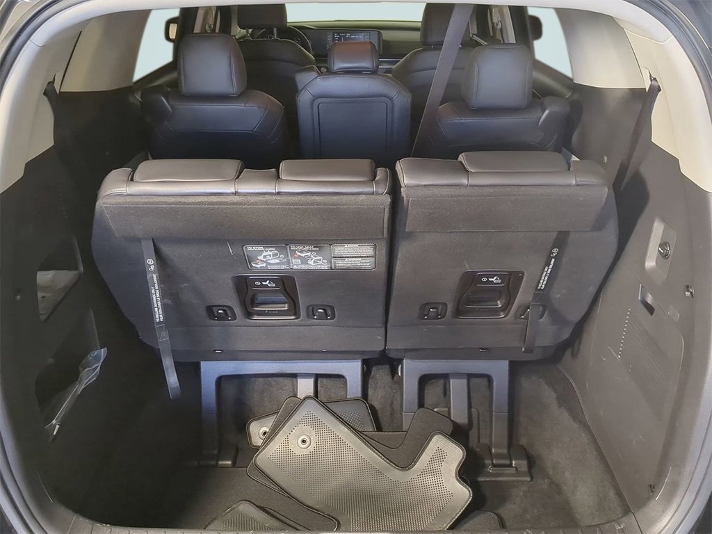 Used 2024 Kia Carnival LX image 14