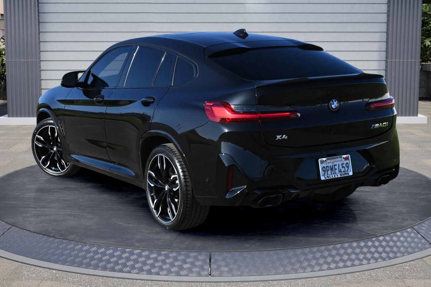 Used 2025 BMW X4 M40i w/ Premium Package image 6