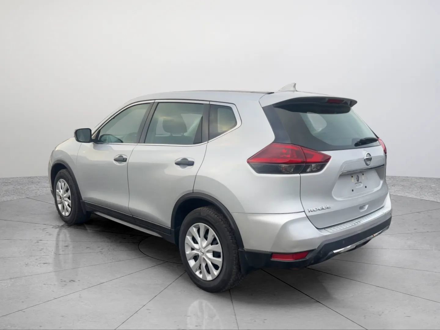 Used 2020 Nissan Rogue S FWD image 3