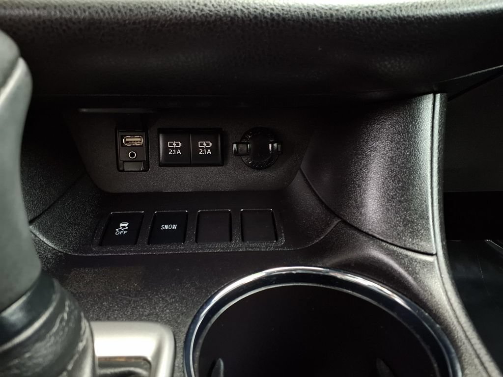 Certified 2018 Toyota Highlander SE FWD image 14