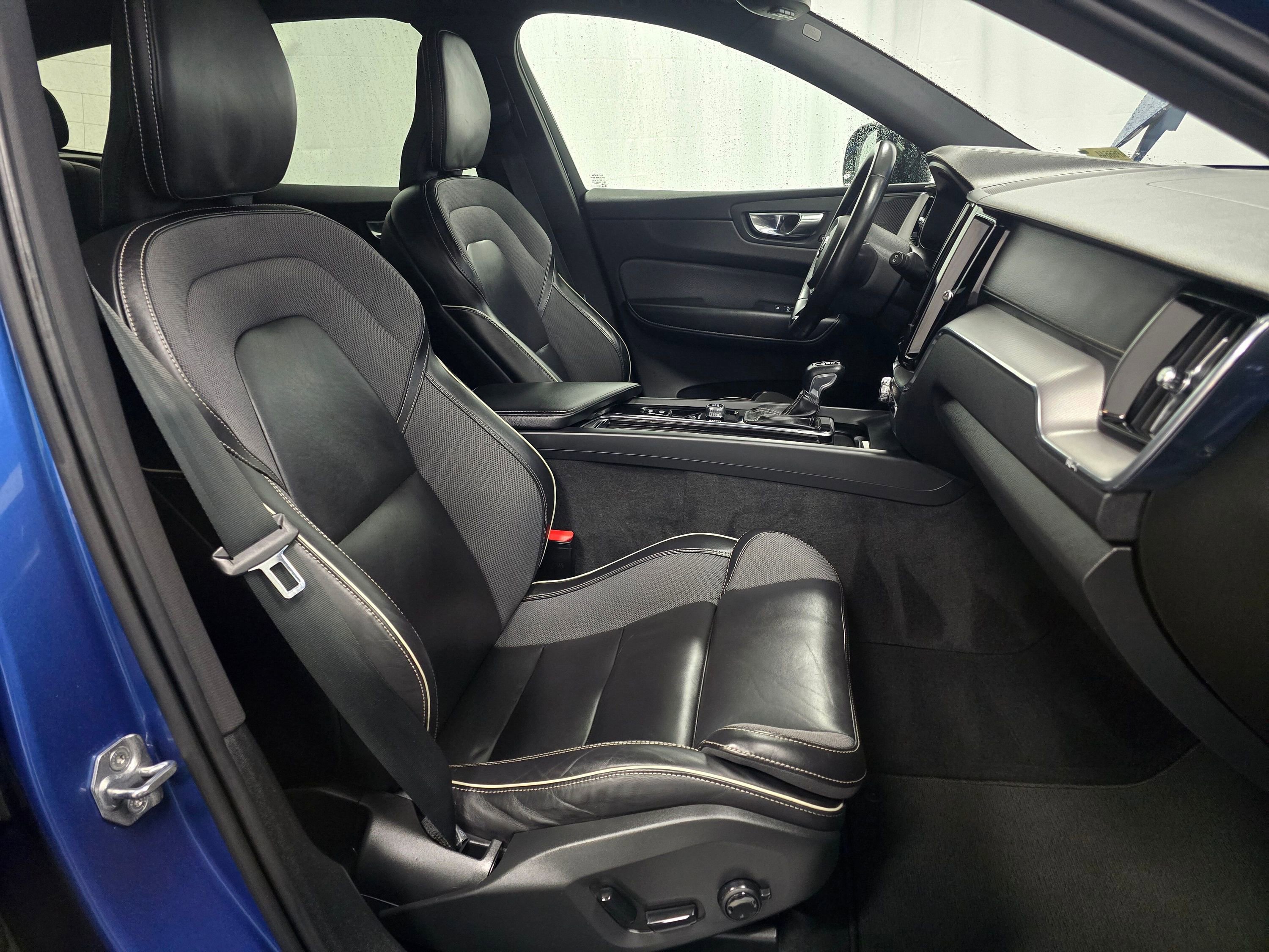 Used 2021 Volvo XC60 T5 R-Design w/ Protection Package Premier image 28