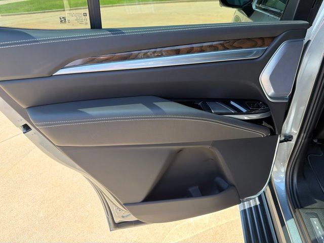 Certified 2025 Cadillac Escalade Sport Platinum w/ LPO, ONYX Package AWD/4WD image 18