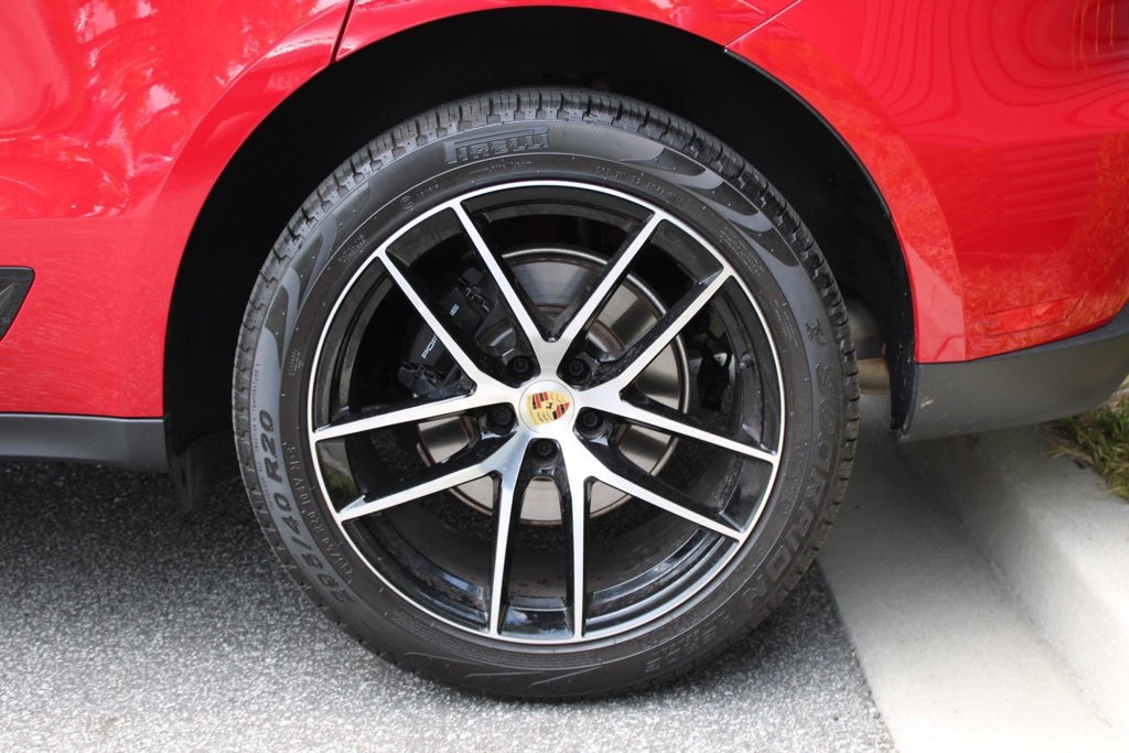 Used 2025 Porsche Macan image 16