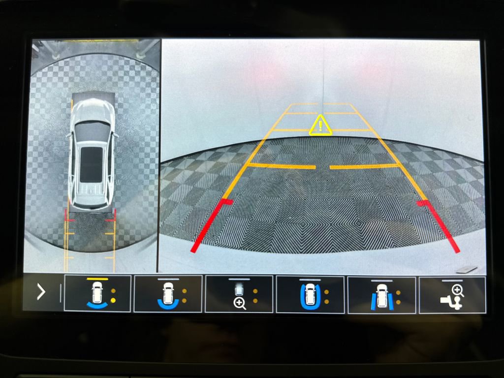 Used 2021 Chevrolet Equinox Premier FWD image 16