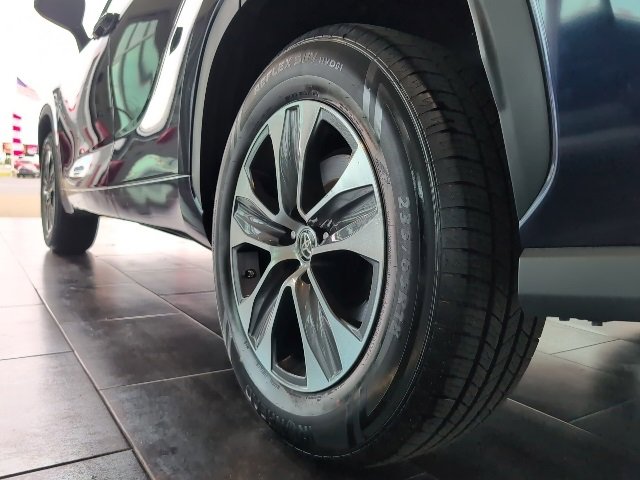 Certified 2024 Toyota Highlander XLE image 10