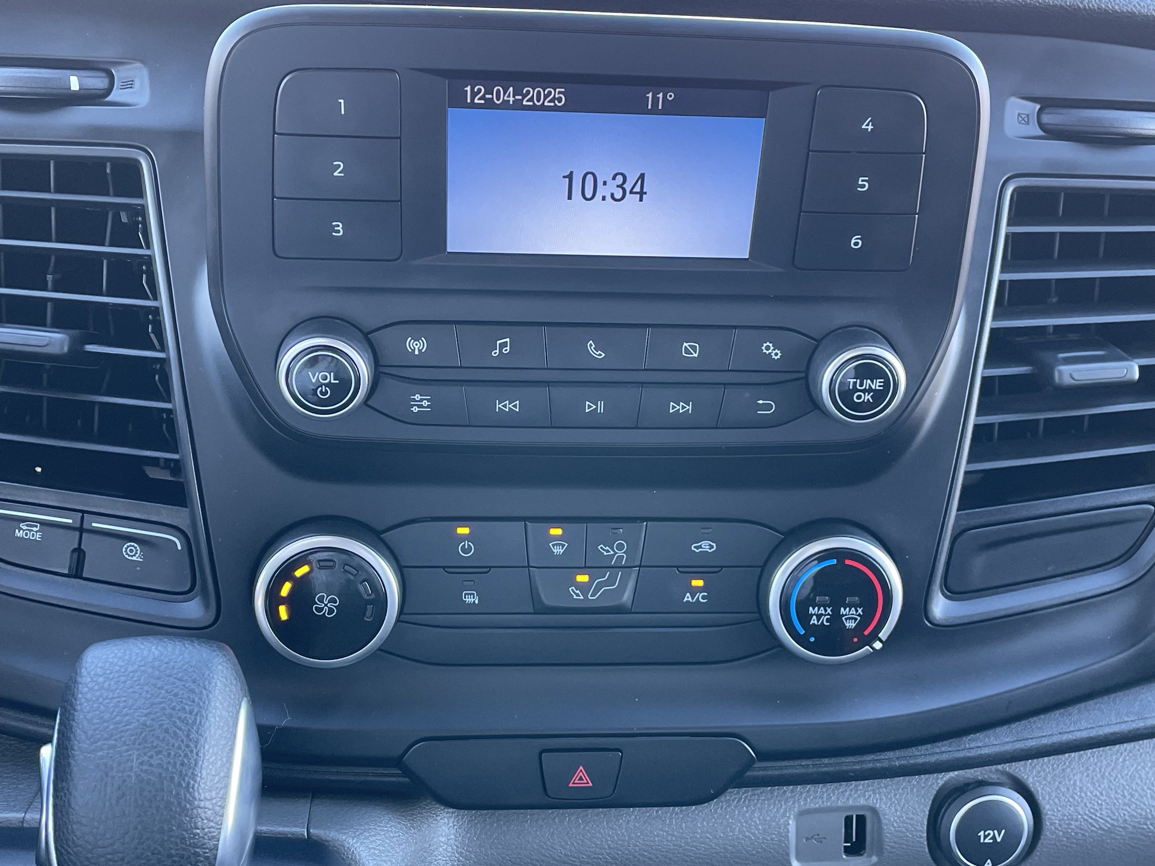 Used 2020 Ford Transit 250 Medium Roof w/ Load Area Protection Package image 30