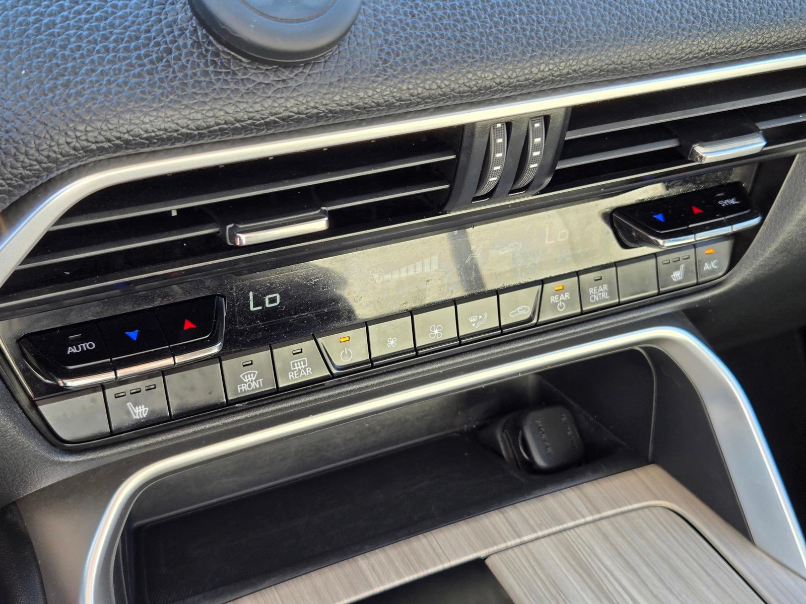 Certified 2024 MAZDA CX-90 Plug-In Hybrid w/ Preferred AWD/4WD image 27