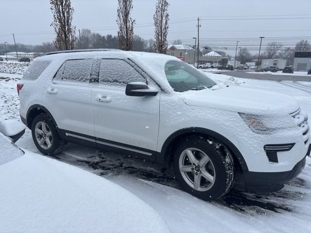 Used 2019 Ford Explorer XLT image 3