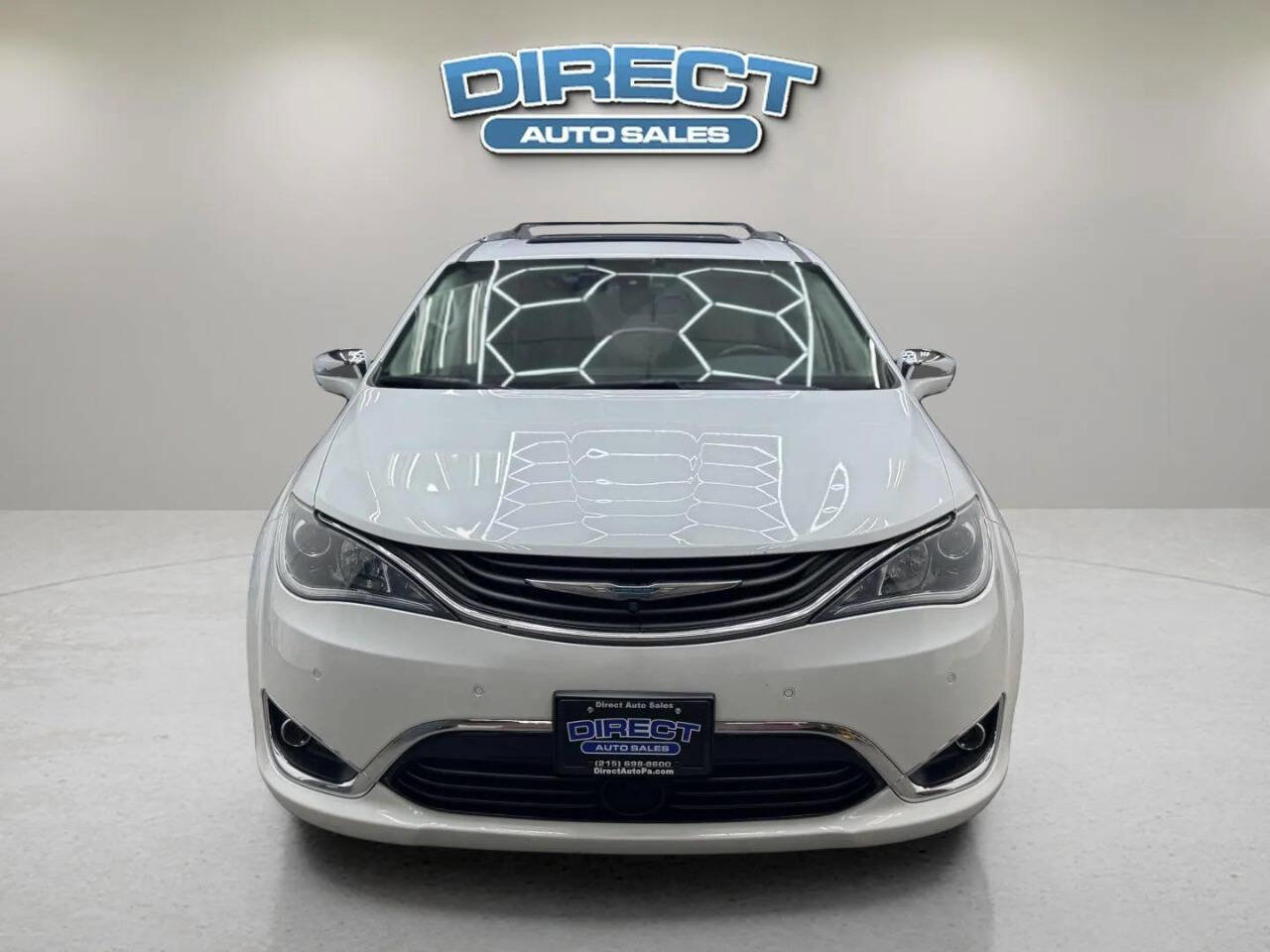 Used 2018 Chrysler Pacifica Limited w/ Advanced Safetytec Group FWD image 2