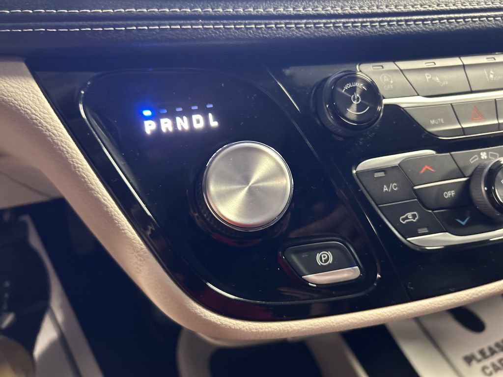 Used 2024 Chrysler Pacifica Touring-L w/ Uconnect Theater Family Group FWD image 20