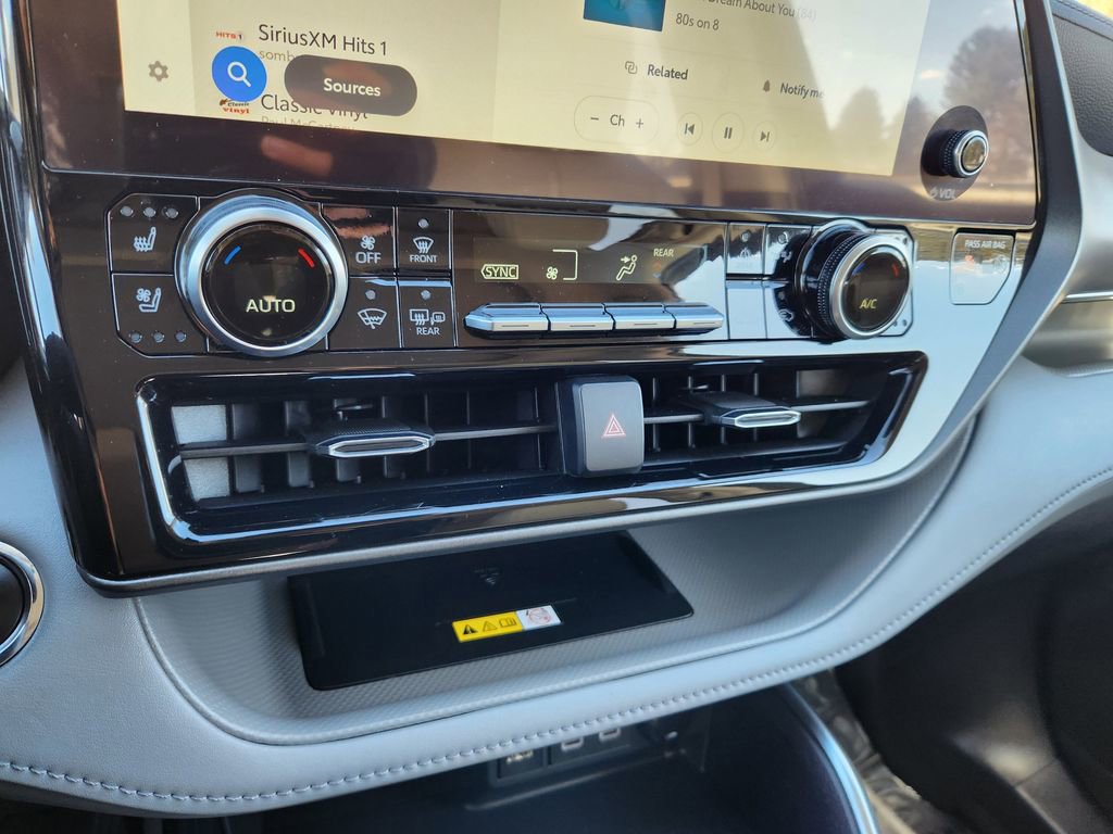 Used 2023 Toyota Highlander Limited image 26