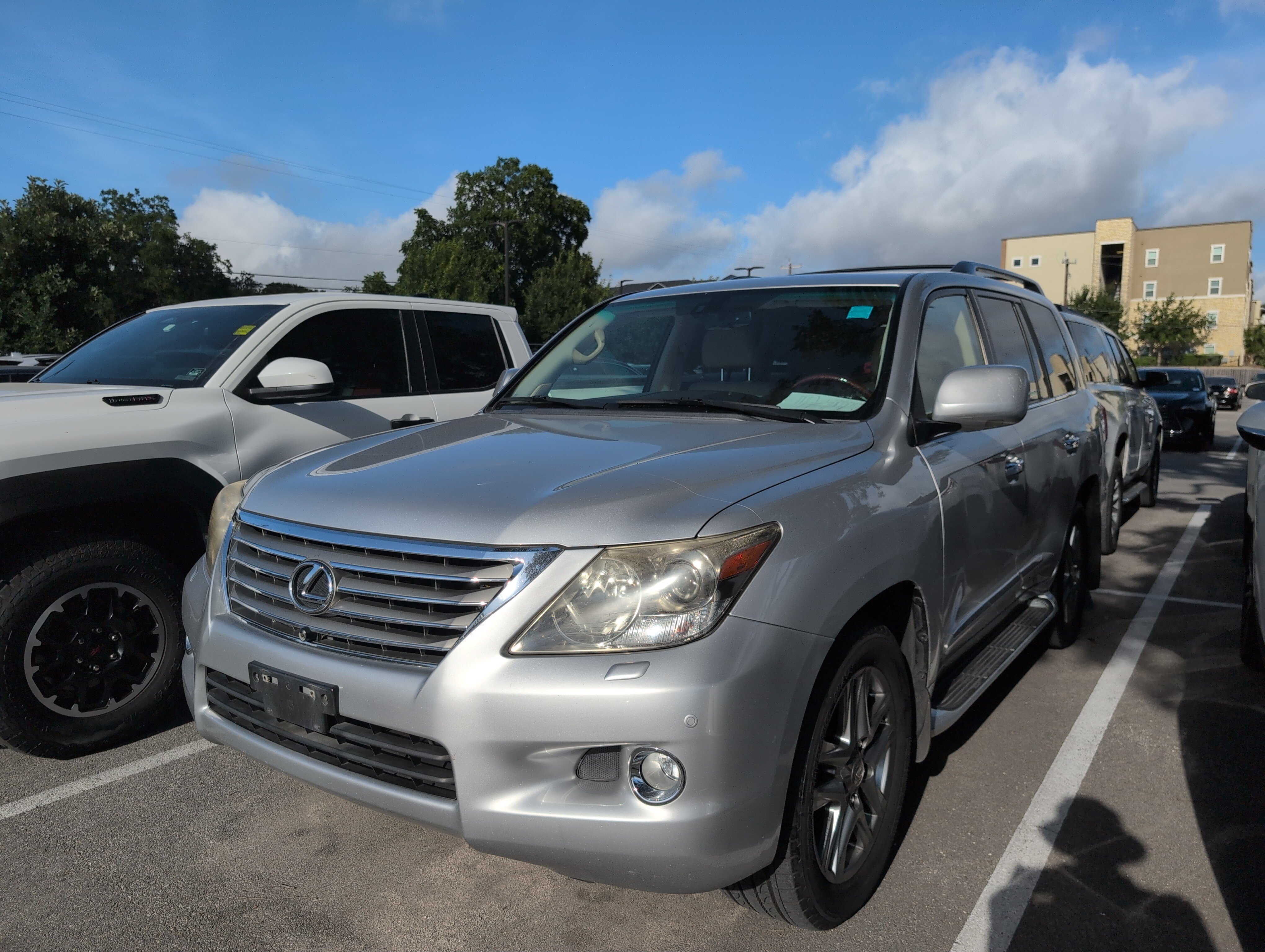 Used 2011 Lexus LX 570 4WD w/ Luxury Pkg image 1