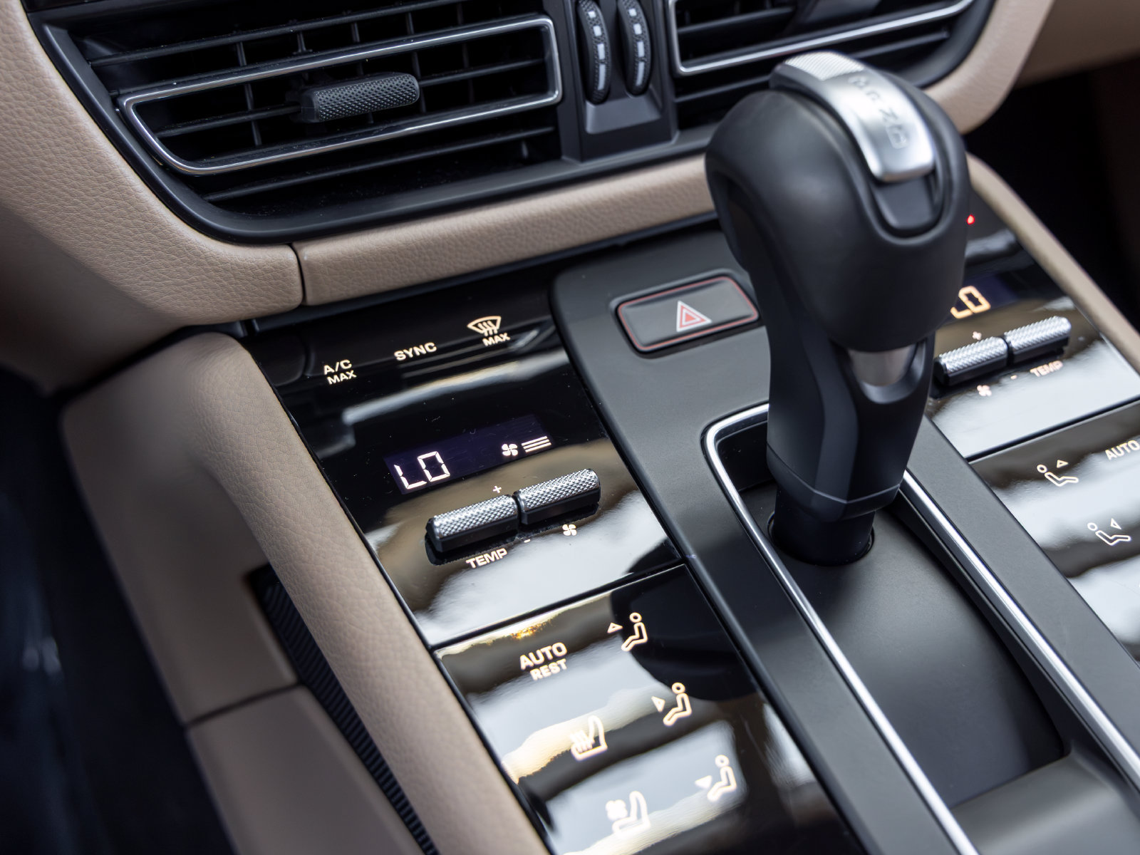 Certified 2026 Porsche Macan AWD/4WD image 42