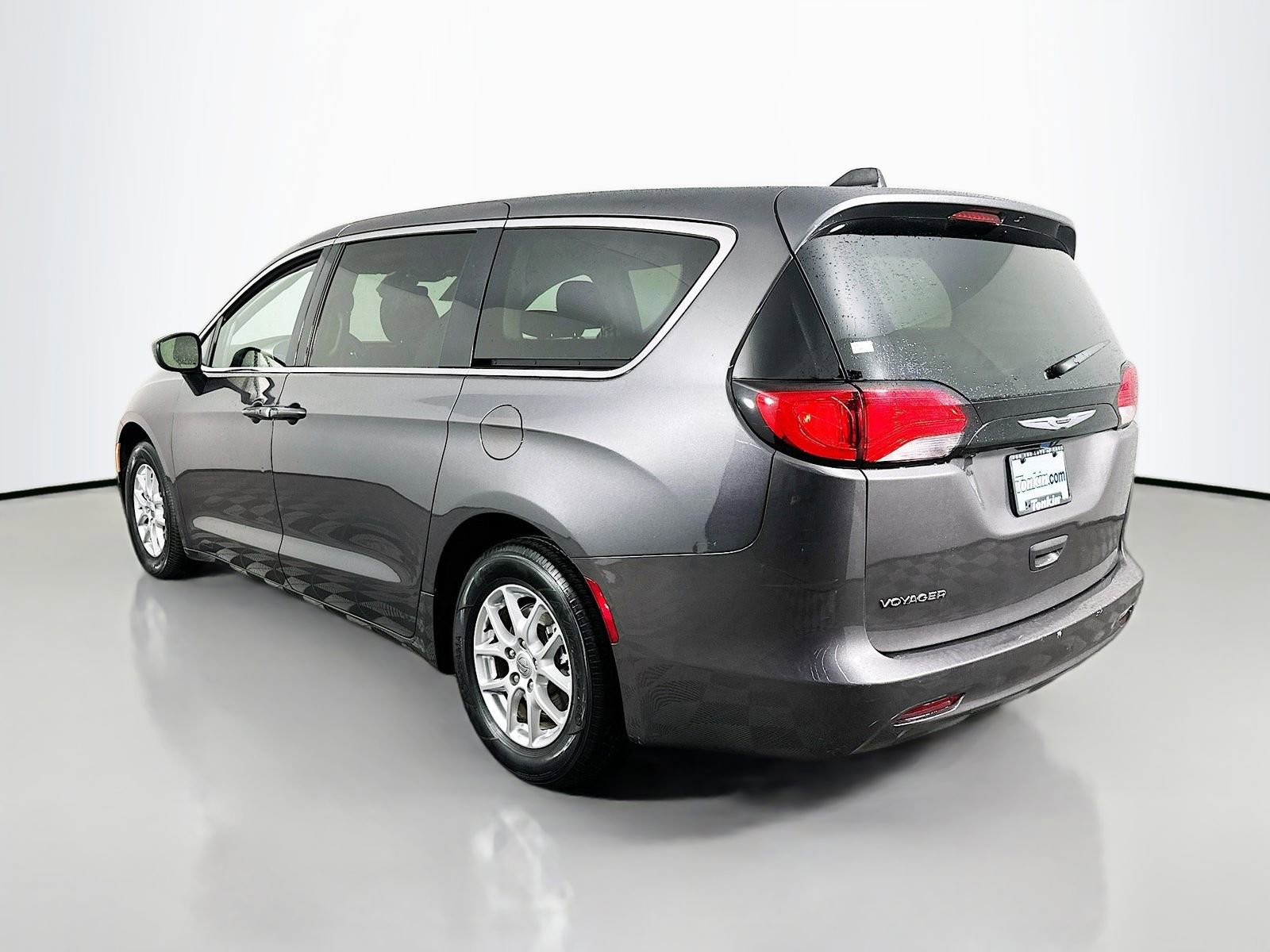 Used 2023 Chrysler Voyager LX image 6