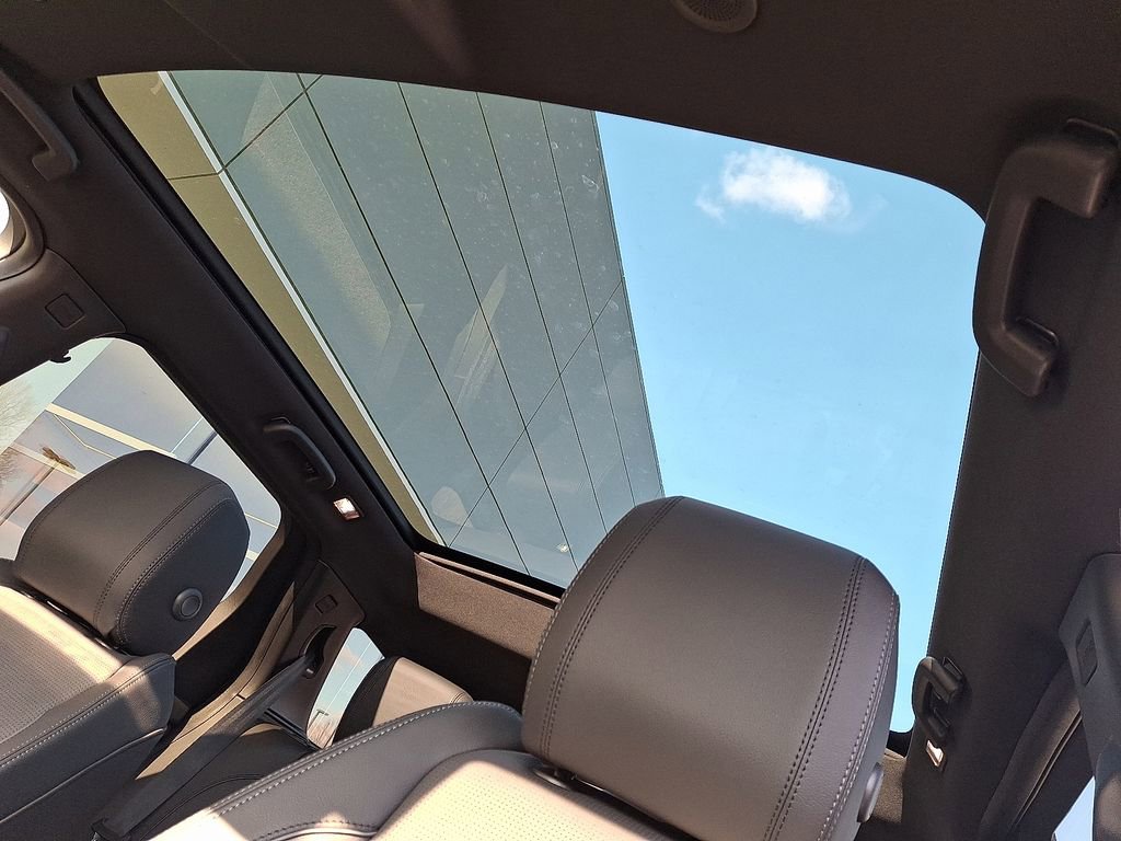 New 2025 Land Rover Discovery Sport Dynamic SE image 10