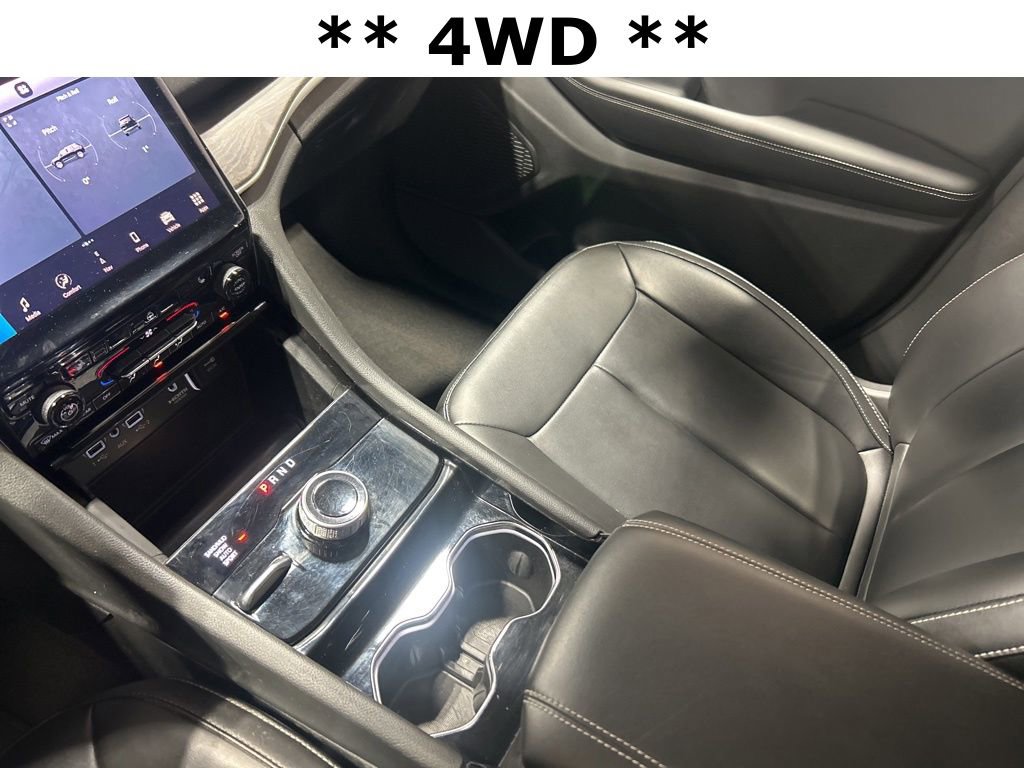 Used 2023 Jeep Grand Cherokee Limited w/ Black Appearance Package AWD/4WD image 6