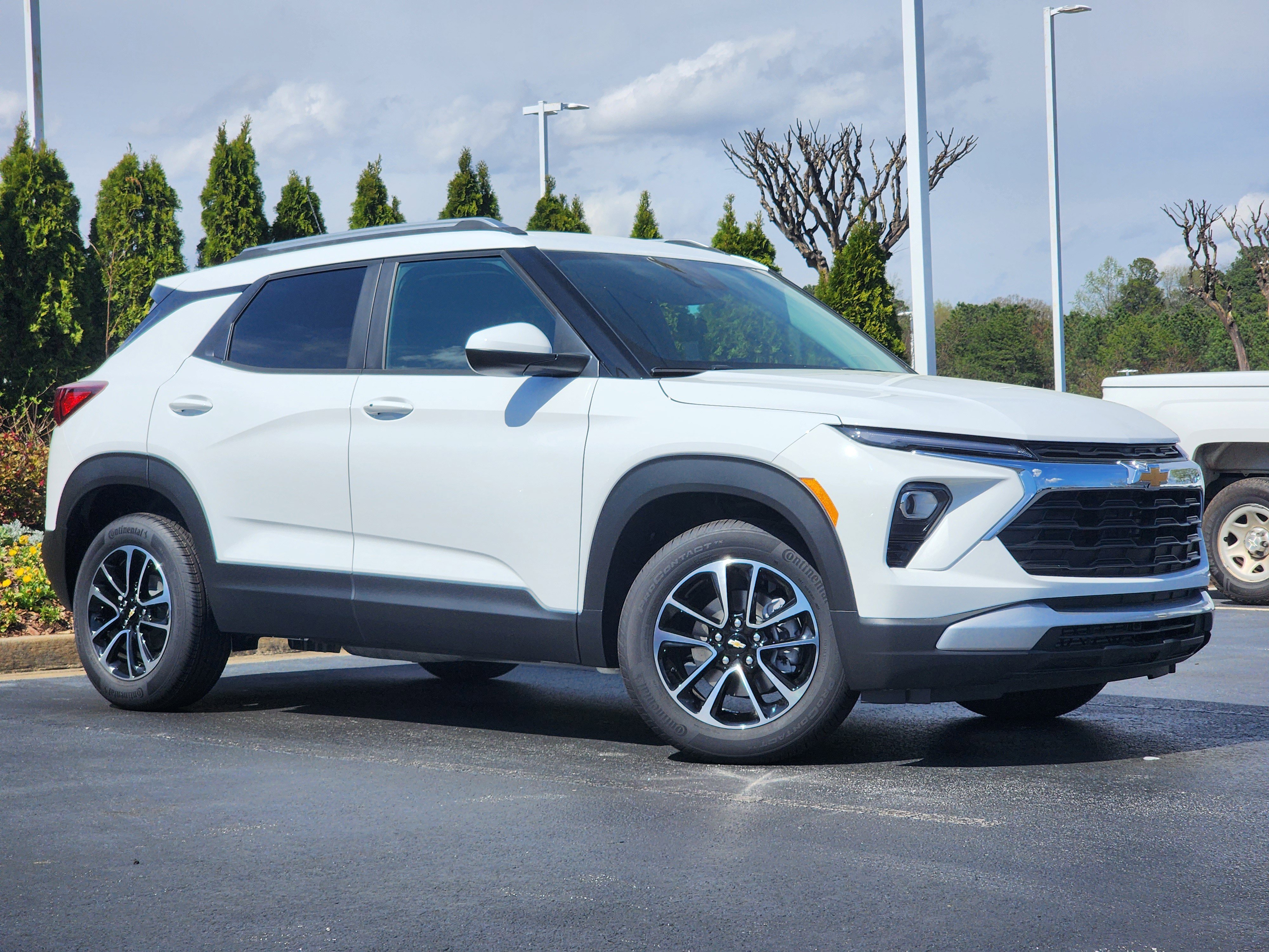 New 2025 Chevrolet TrailBlazer LT w/ Convenience Package image 2