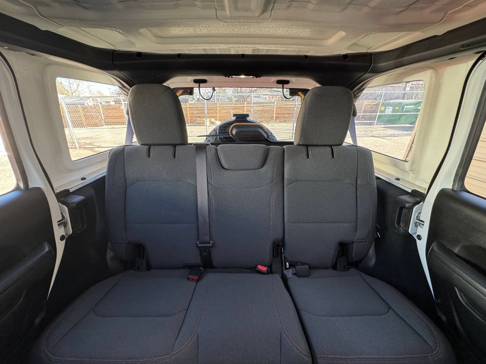 Used 2025 Jeep Wrangler Unlimited Rubicon AWD/4WD image 36