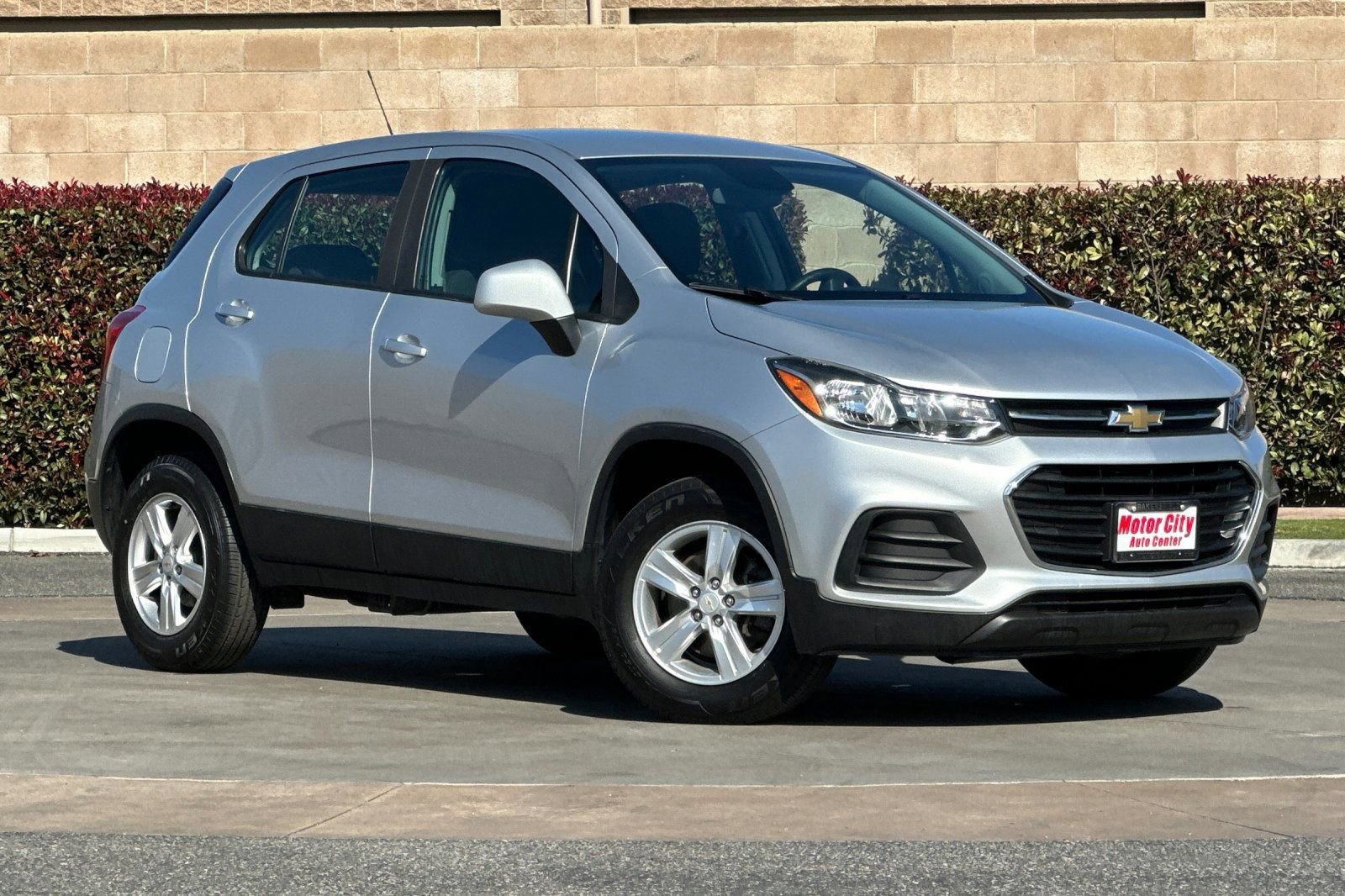 Used 2018 Chevrolet Trax LS image 2