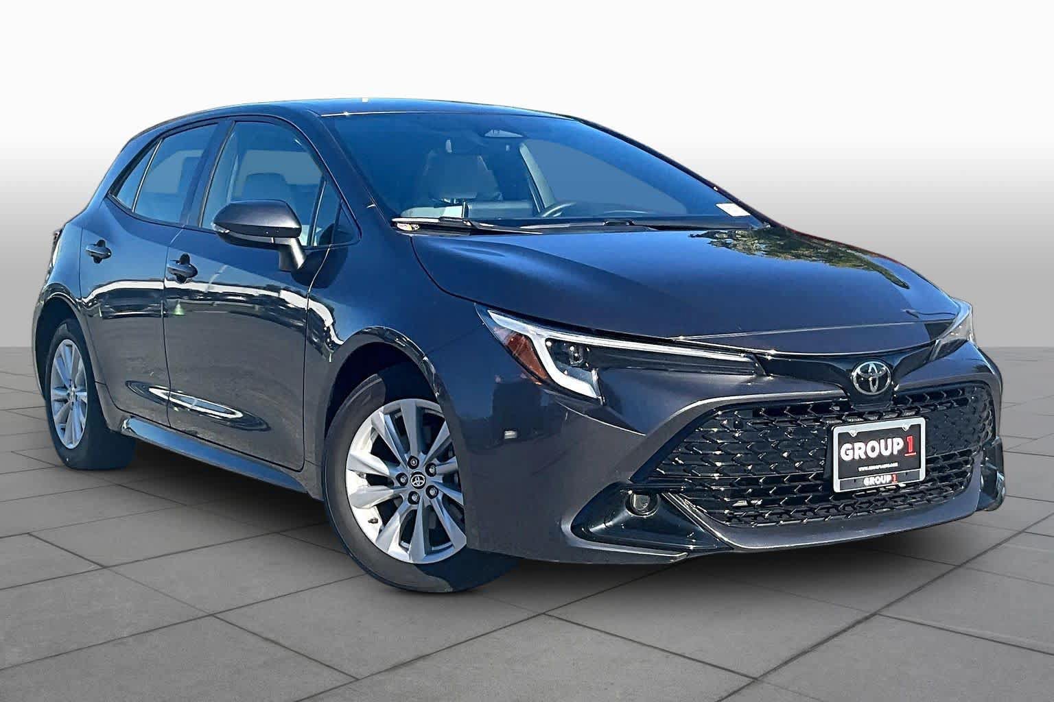 Used 2023 Toyota Corolla SE FWD image 3