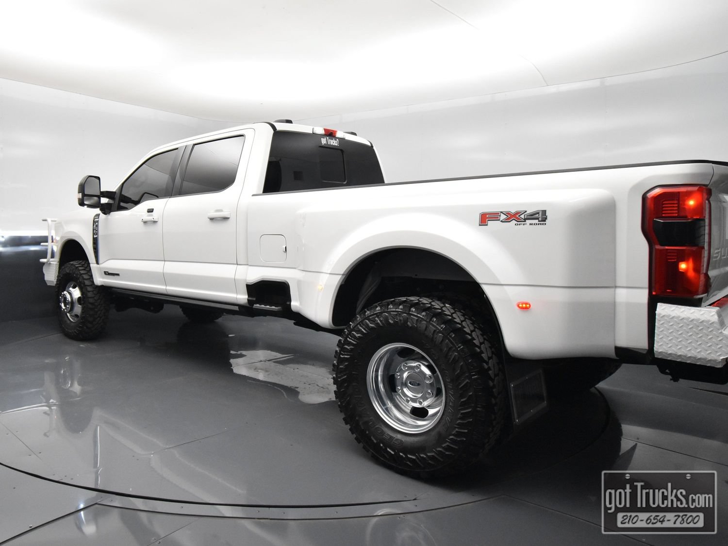 Used 2025 Ford F350 Lariat w/ Lariat Ultimate Package AWD/4WD image 5