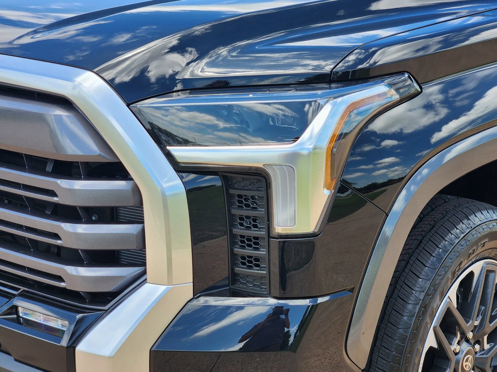 New 2026 Toyota Tundra Limited w/ Power Package AWD/4WD image 9