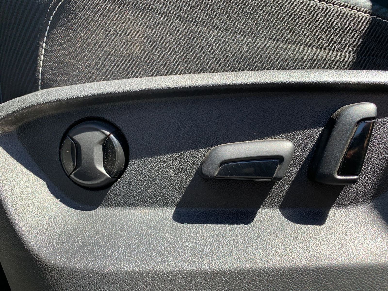 Used 2024 Volkswagen Atlas Cross Sport SE image 23