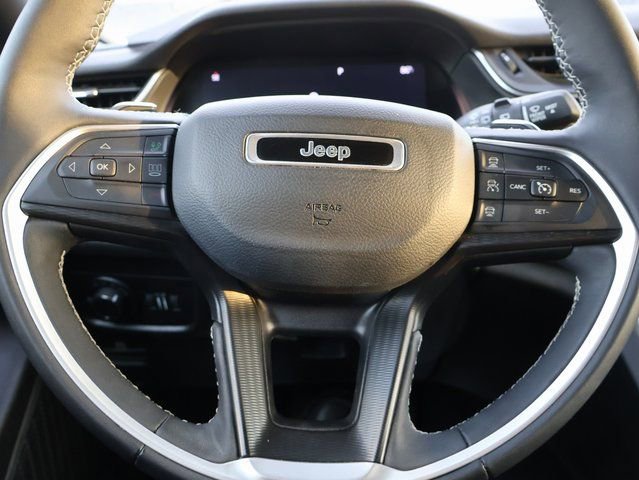 Used 2023 Jeep Grand Cherokee Altitude image 32