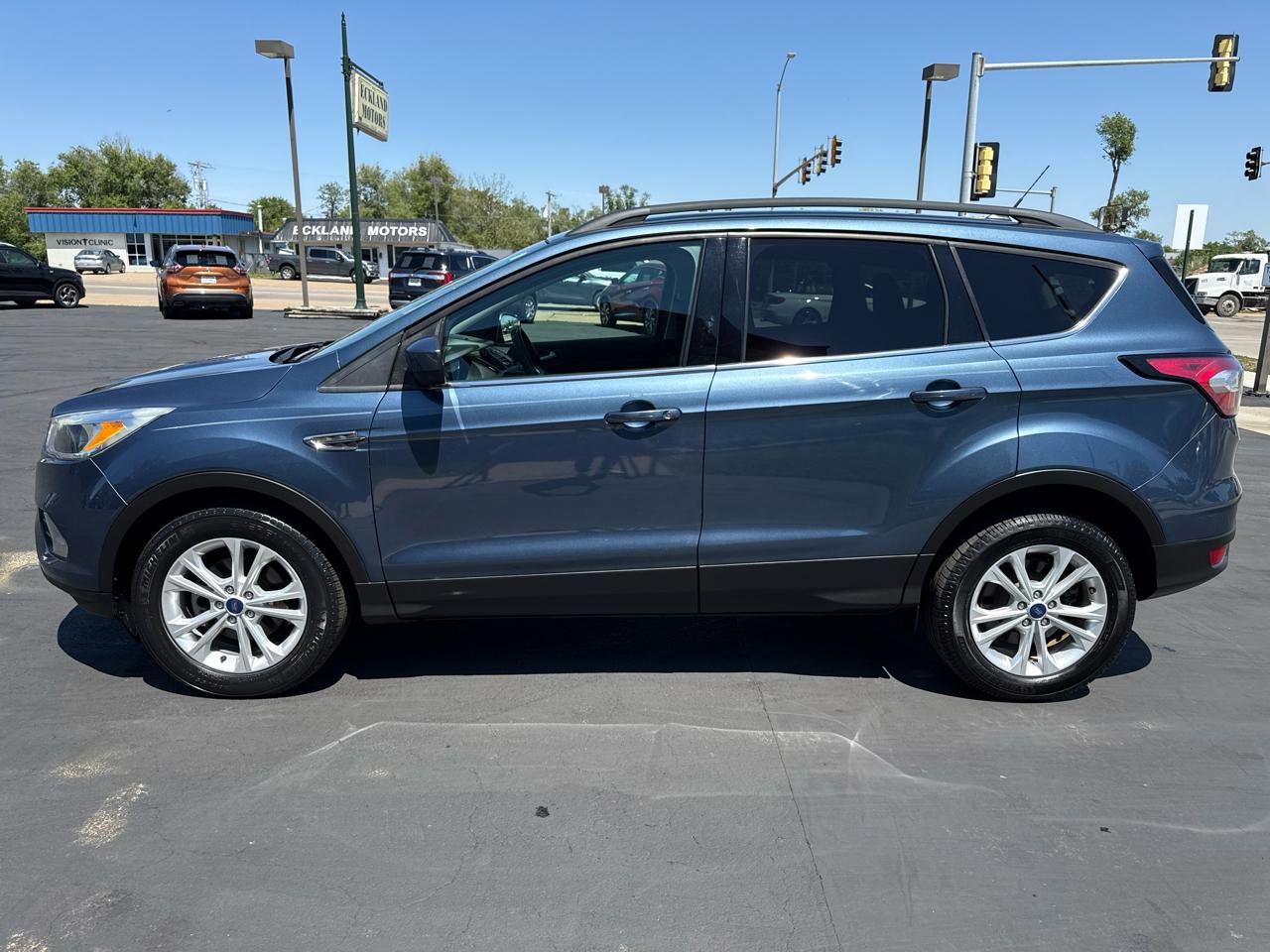 Used 2018 Ford Escape SE w/ SE Sync 3 Package FWD image 5