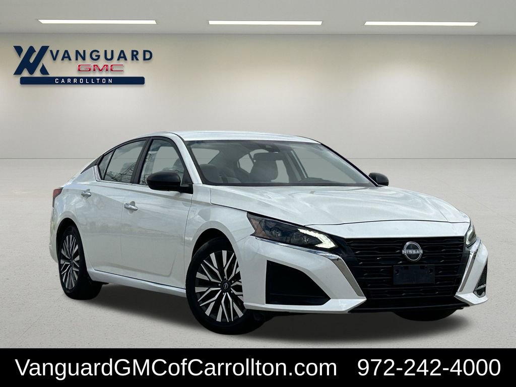 Used 2024 Nissan Altima 2.5 SV image 2