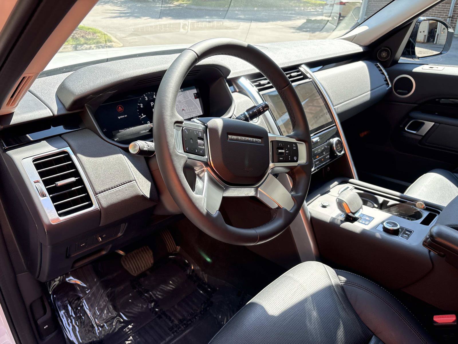 Used 2024 Land Rover Discovery S AWD/4WD image 18