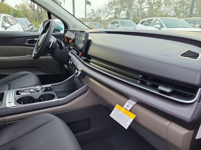 New 2026 Kia Carnival EX FWD image 33