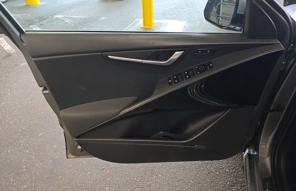 Used 2023 Kia Niro FWD image 27