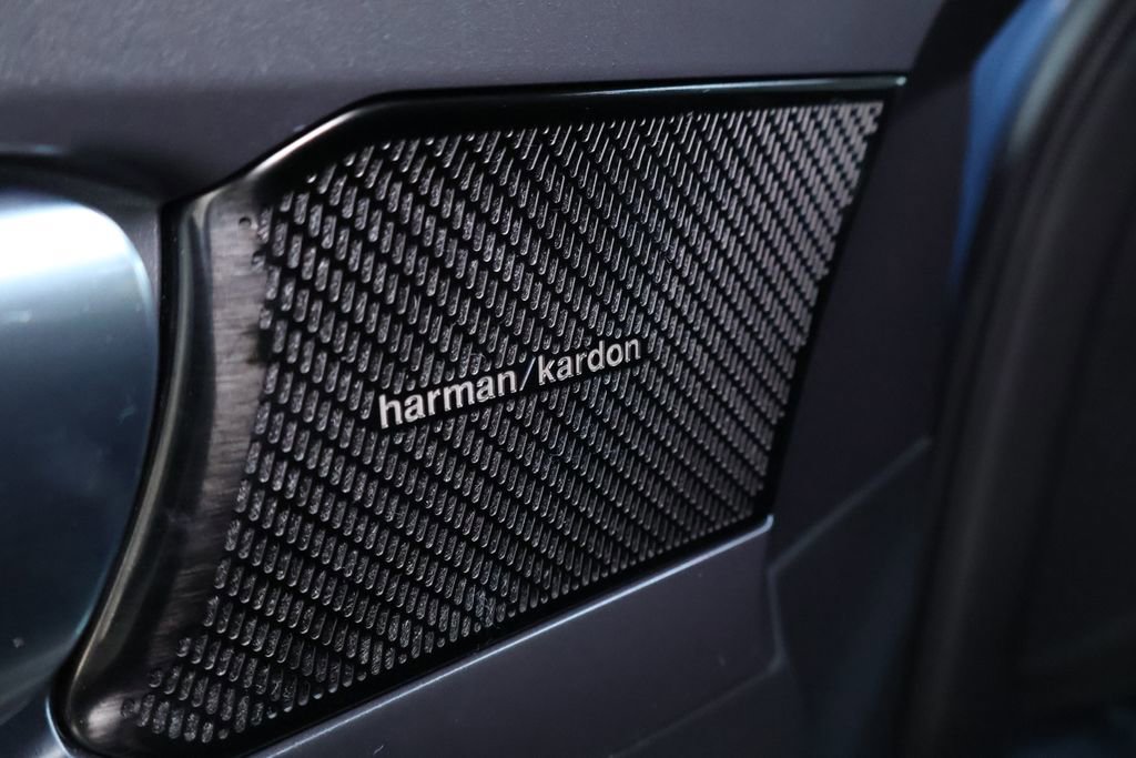 Used 2022 Volvo C40 P8 Recharge Ultimate image 16