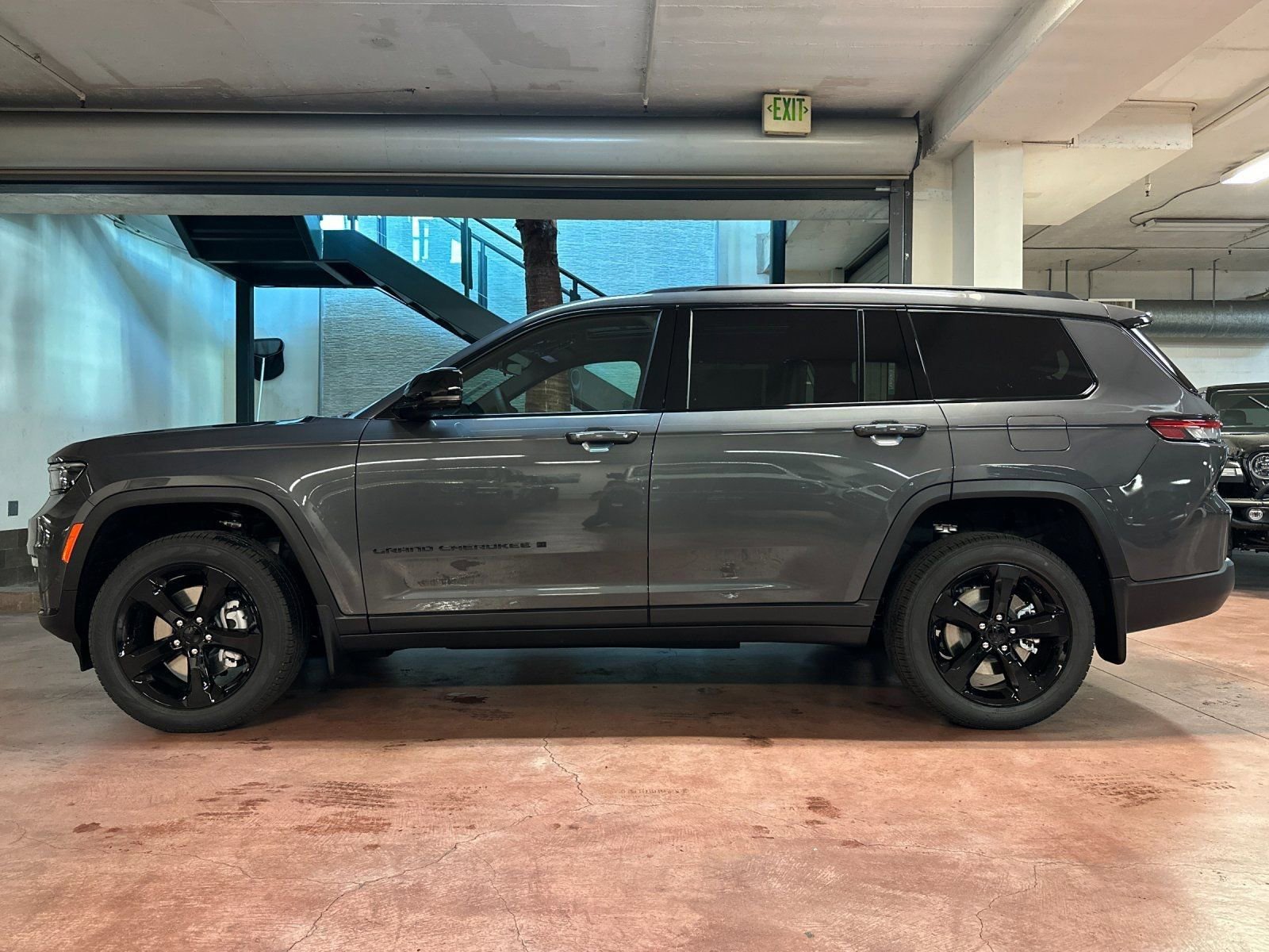 New 2025 Jeep Grand Cherokee L Limited w/ Luxury Tech Group II image 2