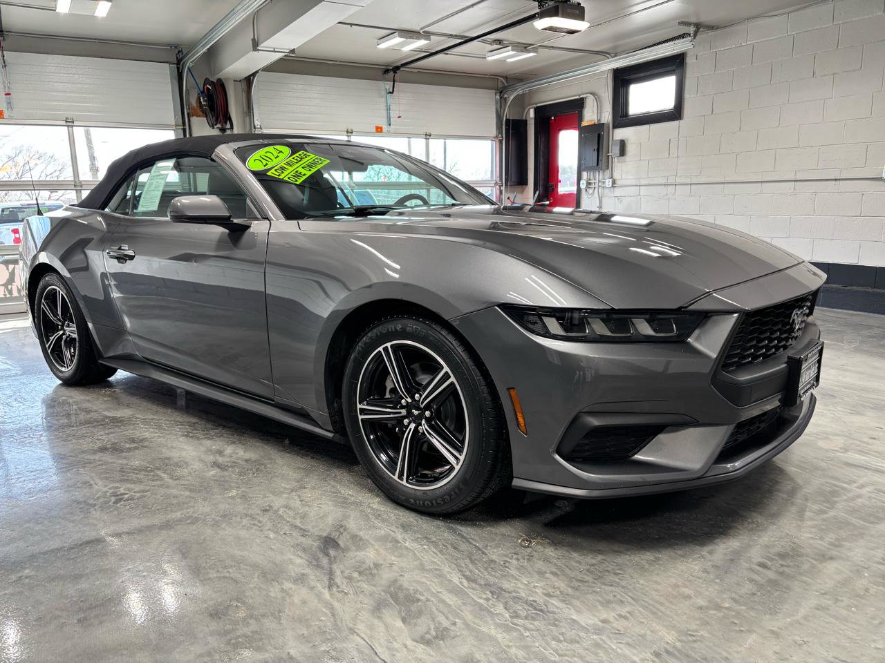 Used 2024 Ford Mustang Convertible image 2