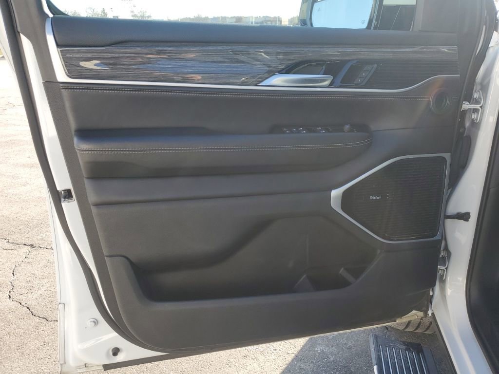 Used 2022 Jeep Wagoneer Series III w/ Premium Group I image 32