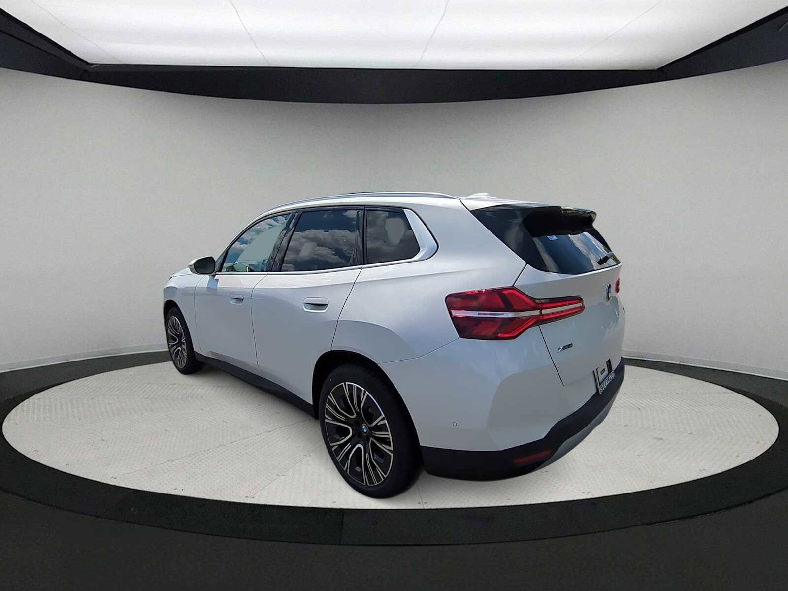 Used 2025 BMW X3 xDrive30i w/ Premium Package AWD/4WD image 6