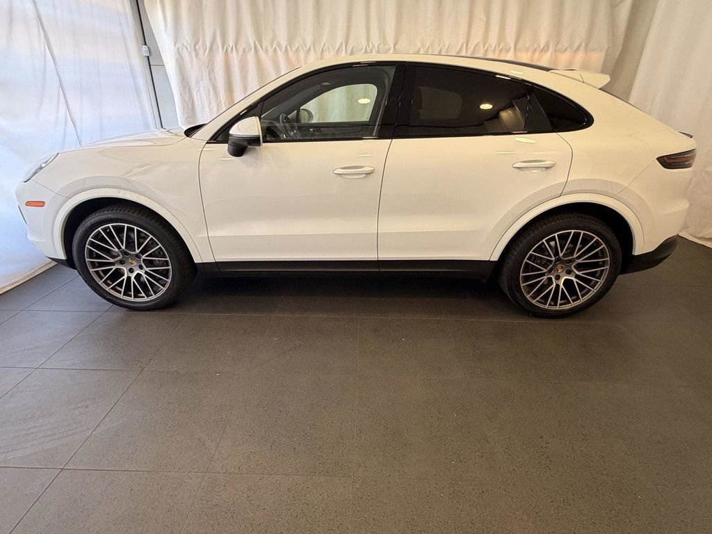Certified 2023 Porsche Cayenne Coupe AWD/4WD image 2