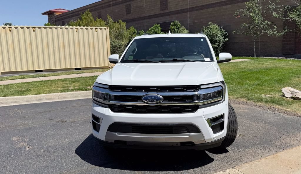 Used 2022 Ford Expedition Limited AWD/4WD image 3