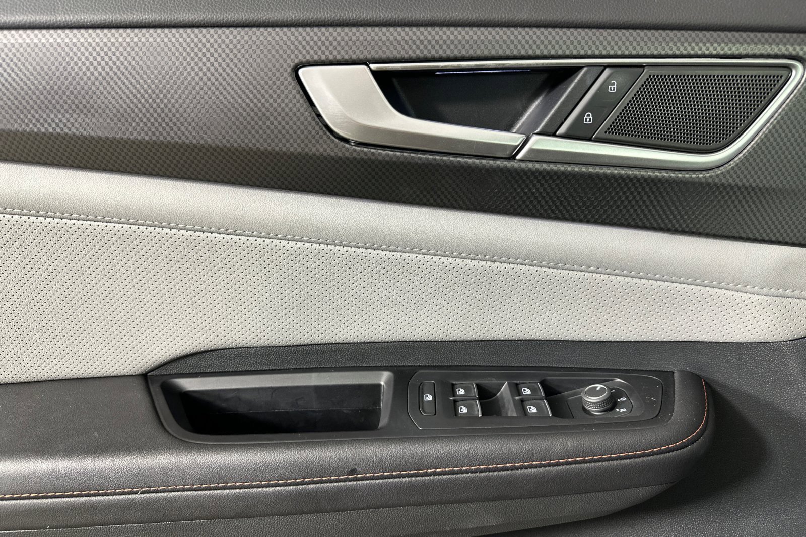 Used 2024 Volkswagen Atlas Peak Edition SE image 10