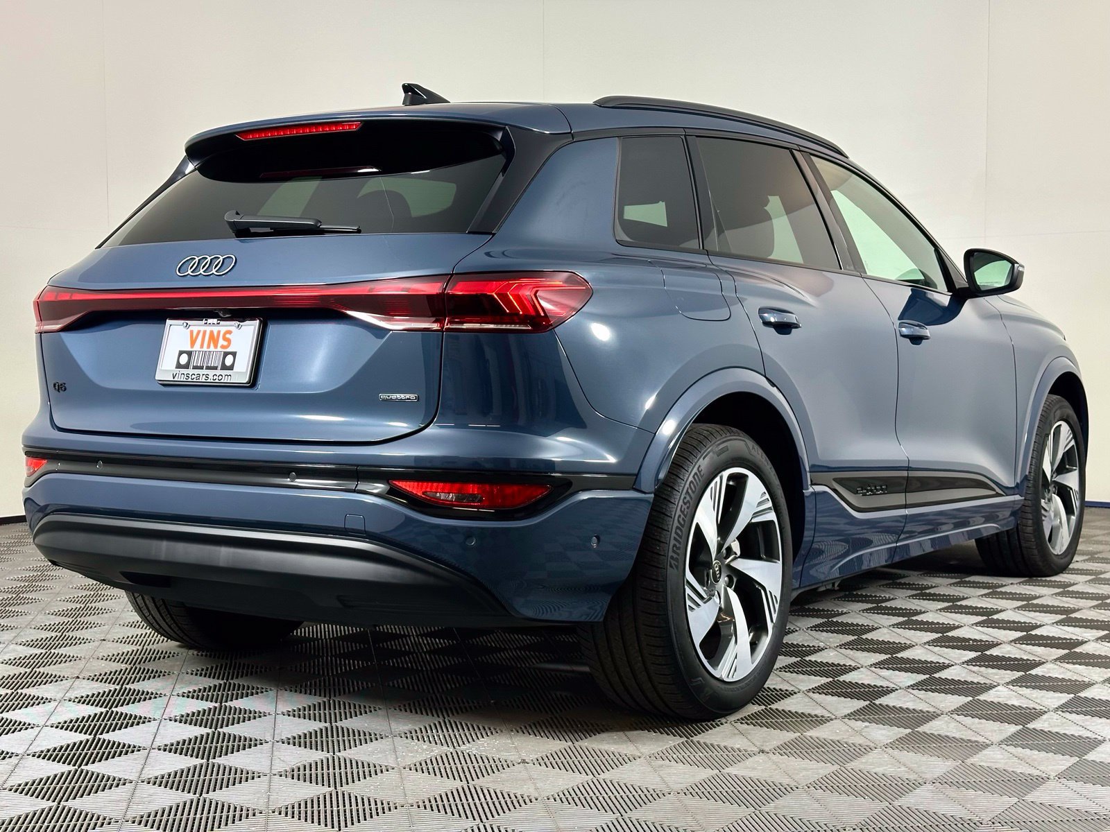 Used 2025 Audi Q6 e-tron Premium Plus w/ Premium Plus AWD/4WD image 4