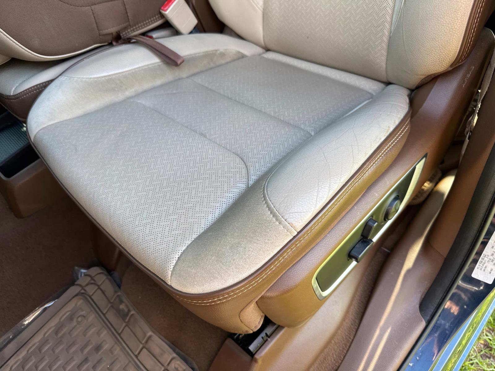 Used 2019 RAM 1500 Laramie AWD/4WD image 19