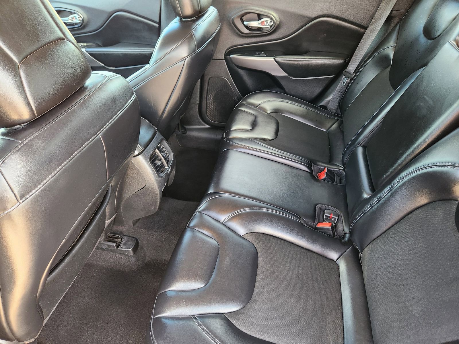 Used 2021 Jeep Cherokee Latitude Plus image 39