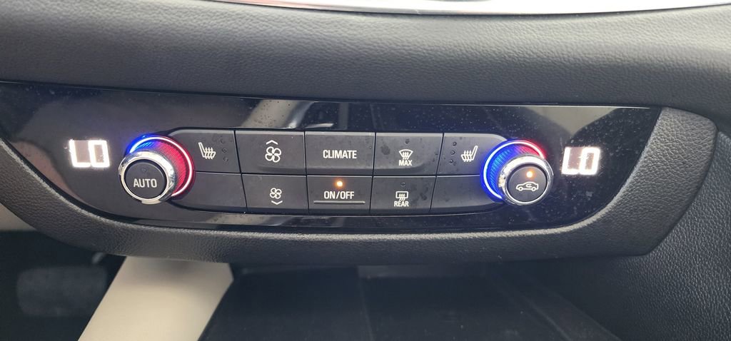 Used 2024 Buick Enclave Essence w/ Experience Buick Package FWD image 33