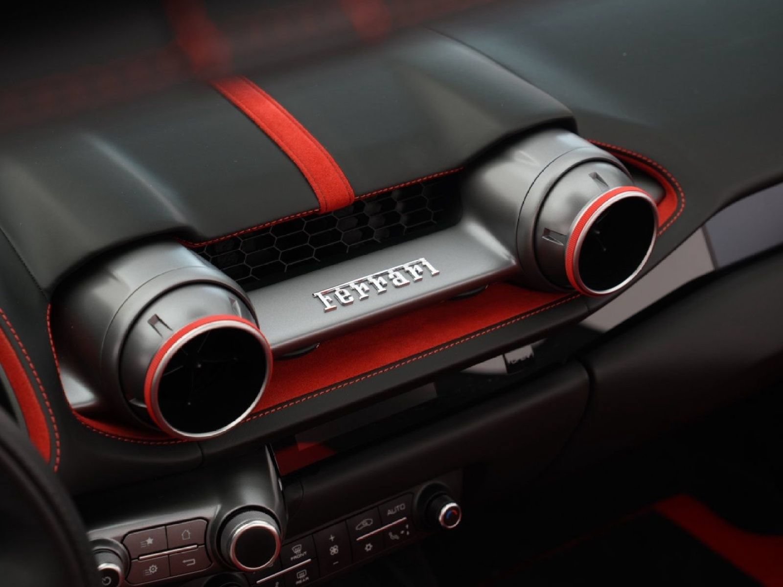 Used 2022 Ferrari 812 GTS RWD image 16