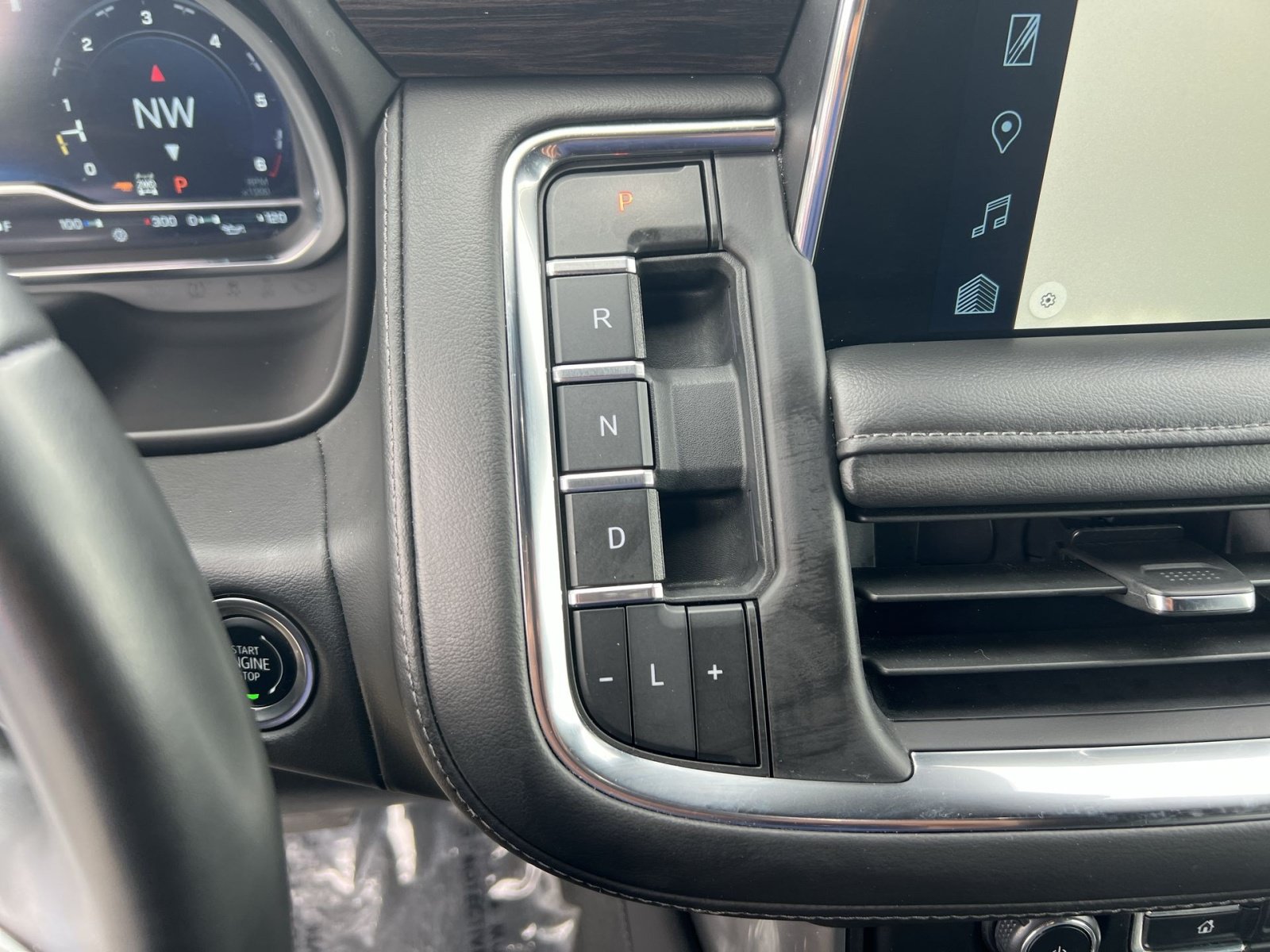 Used 2024 Chevrolet Tahoe LT AWD/4WD image 30
